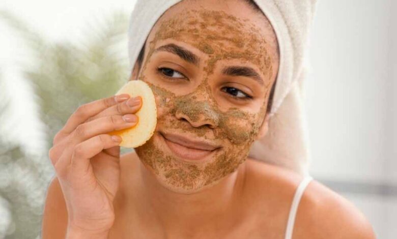 विंटर-केयर-टिप्स:-सिर्फ-4-नेचुरल-फेस-स्क्रब-से-पाएं-मुलायम,-निखरी-और-हेल्दी-स्किन