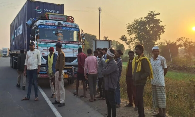 बड़वानी-में-दर्दनाक-हादसा:-महाराष्ट्र-से-लौट-रहे-बाइक-सवार-दंपती-को-कंटेनर-ने-कुचला,-पति-की-मौत