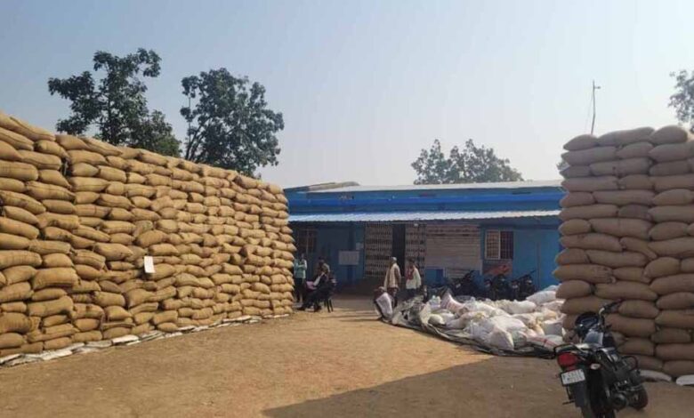 बफर-लिमिट-पार,-मिलर-नहीं-उठा-रहे-धान,-खरीदी-केंद्रों-पर-संकट