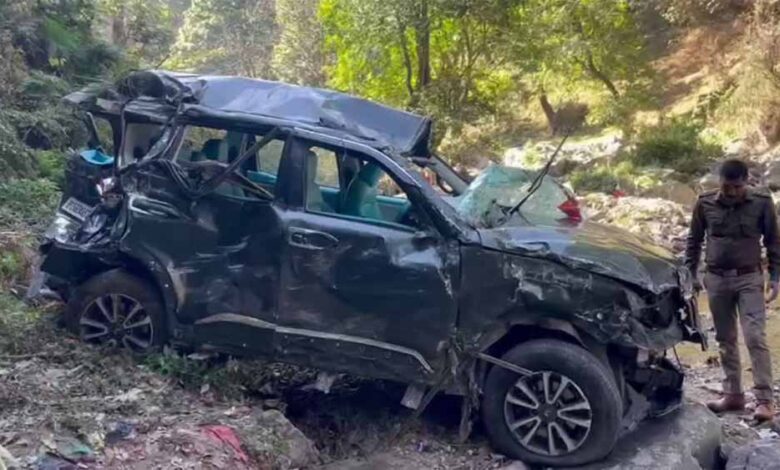 कैंची-धाम-के-पास-भीषण-सड़क-हादसा:-श्रद्धालुओं-की-स्कॉर्पियो-खाई-में-गिरी,-3-की-मौत,-5-घायल