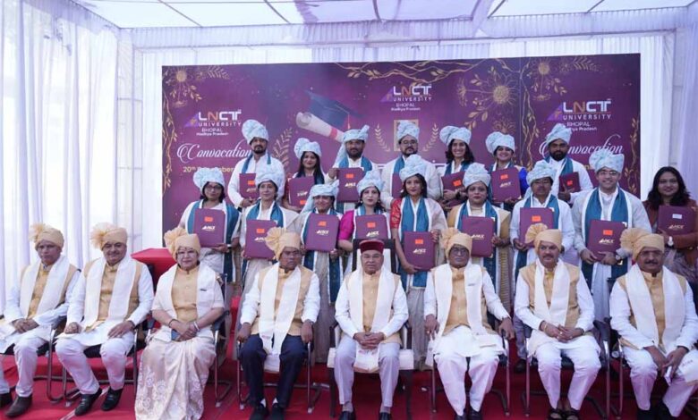 एलएनसीटी-यूनिवर्सिटी-में-हुआ-भव्य-दीक्षांत-समारोह!-5-विभूतियों-को-मिली-मानक-उपाधि