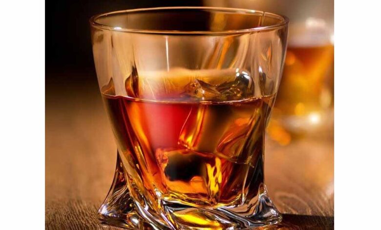 सर्दी में Rum दवा है या धोखा? कैंसर सर्जन ने बताया पूरा सच