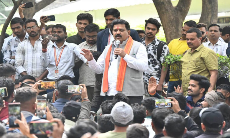 रायपुर-:-आरक्षक-भर्ती-प्रक्रिया-में-पारदर्शिता-के-लिए-शासन-पूरी-तरह-प्रतिबद्ध-–-उपमुख्यमंत्री-विजय-शर्मा