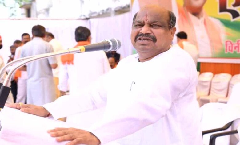 गांधी-प्रतिमा-के-सामने-कांग्रेस-का-प्रदर्शन-शर्मनाक:-पुरंदर-मिश्रा,-सोनिया-राहुल-पर-साधा-निशाना