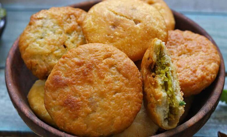 शाम-की-भूख-मिटाने-के-लिए-परफेक्ट-मटर-कचौड़ी,-घर-पर-ऐसे-बनाएं-आसान-रेसिपी