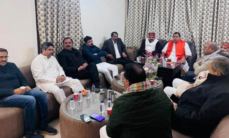 बंद-कमरे-में-52-ब्राह्मण-विधायकों-की-बैठक,-यूपी-में-सियासी-तापमान-हुआ-गरम