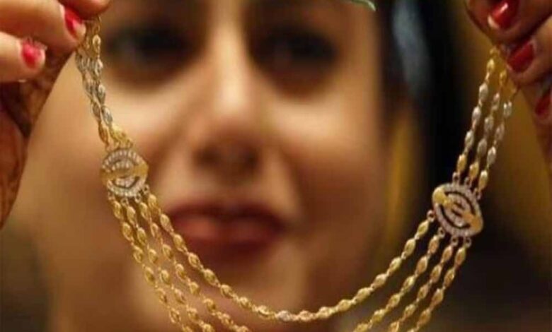 सोना-चांदी-का-नया-कीर्तिमान:-सिल्वर-ने-मारी-ऐतिहासिक-छलांग,-gst-समेत-₹2.25-लाख-के-पार