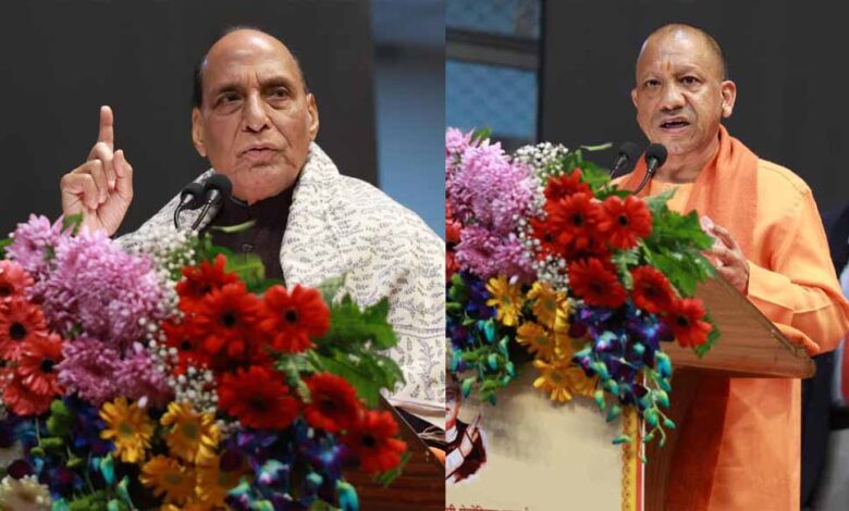 रक्षा-मंत्री-राजनाथ-सिंह-व-मुख्यमंत्री-योगी-आदित्यनाथ-ने-‘अटल-महानायक’-पुस्तक-का-किया-विमोचन