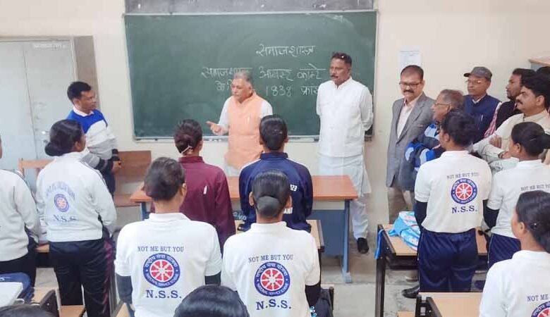 शिक्षा-और-स्वास्थ्य-संस्थानों-की-हकीकत-परखी:-मंत्री-परमार-ने-सिवनी-में-आयुष-कार्यालय-व-कॉलेजों-का-किया-औचक-निरीक्षण