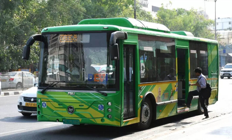 दिल्ली-सरकार-का-बड़ा-फैसला:-अब-बसों-का-संचालन-सिर्फ-dtc-करेगी,-‘नो-puc,-नो-फ्यूल’-लागू-रहेगा