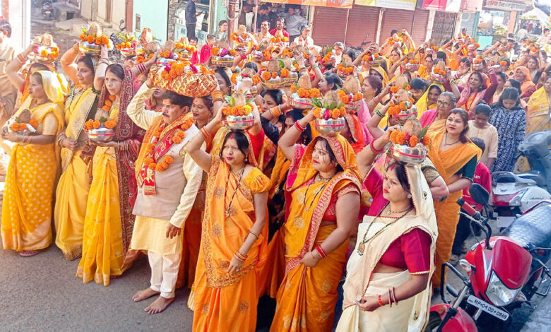 51-कलश-सिर-पर-लेकर-चलीं-महिलाएं,-जमकर-थिरकें-श्रद्धालु