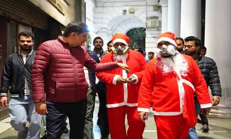 दिल्ली प्रदूषण पर सांता क्लॉज वीडियो बना पड़ा भारी, AAP नेता सौरभ भारद्वाज समेत तीन पर FIR