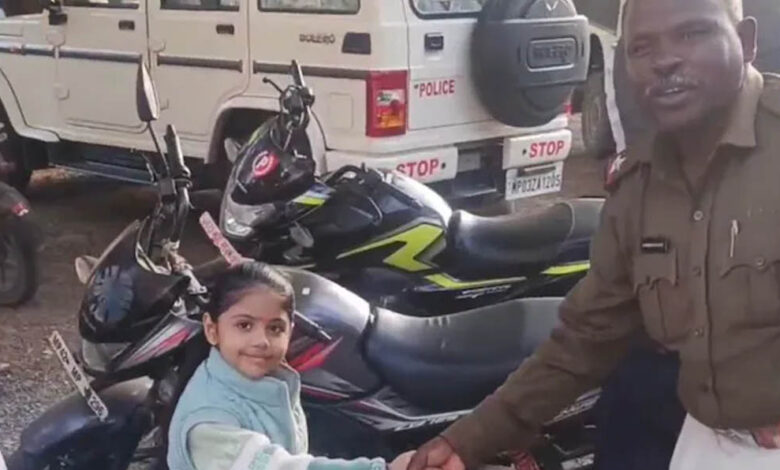 ‘अंकल,-होमवर्क-कैसे-करूंगी…’-रोती-हुई-3-साल-की-चेरी-थाने-पहुंची,-पुलिस-ने-तुरंत-लिया-एक्शन