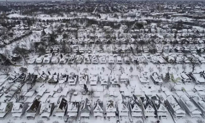 अमेरिका-में-भीषण-सर्दी-और-बर्फबारी-का-कहर,-1800-से-अधिक-उड़ानें-रद्द