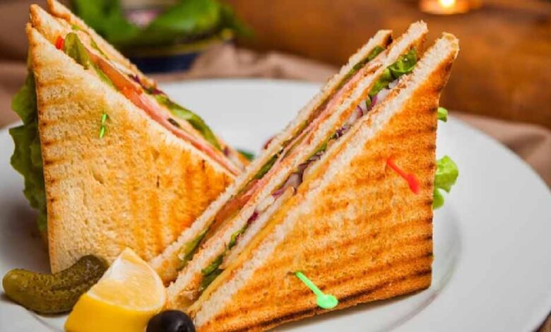 सुबह-के-नाश्ते-में-बनाएं-आलू-के-टेस्टी-सैंडविच,-स्वाद-ऐसा-कि-बच्चे-बड़े-सभी-मांगेंगे-दोबारा