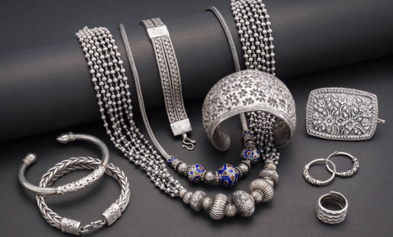 सोना-और-चांदी-में-जोरदार-तेजी,-चांदी-एक-दिन-में-17,000-रुपये-महंगी-हुई