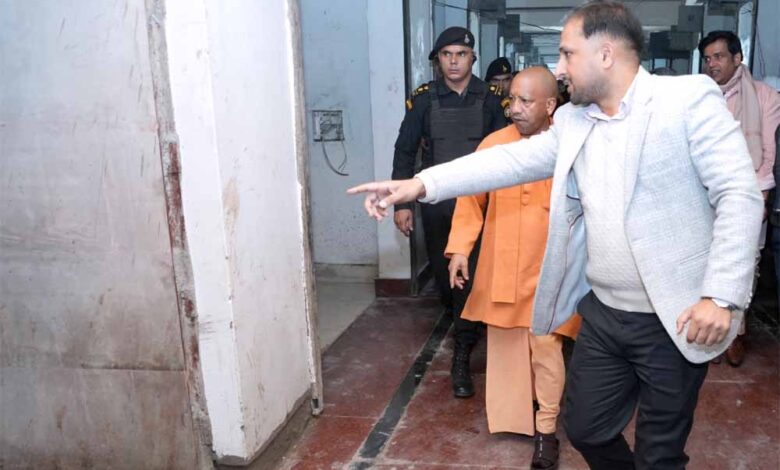 कार्य-में-लाएं-तेजी,-गुणवत्ता-का-रखें-विशेष-ध्यान-:-सीएम-योगी