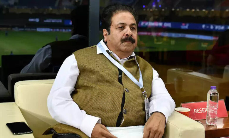 कांग्रेस-नेता-राजीव-शुक्ला-का-शमाइल-नदवी-पर-हमला:-‘संविधान-के-ऊपर-कोई-नहीं,-कड़ी-कार्रवाई-होनी-चाहिए’