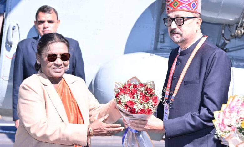 रायपुर-:-राष्ट्रपति-श्रीमती-द्रौपदी-मुर्मू-का-आत्मीय-स्वागत