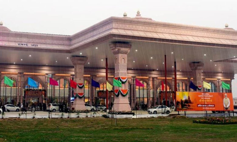 डबल-इंजन-की-सरकार-में-अयोध्या-एयरपोर्ट-ने-भरी-उड़ान