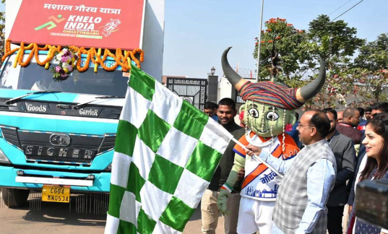 रायपुर-:-उप-मुख्यमंत्री-अरुण-साव-ने-खेलो-इंडिया-नेशनल-ट्राइबल-गेम्स-के-लिए-मशाल-गौरव-यात्रा-को-दिखाई-हरी-झंडी