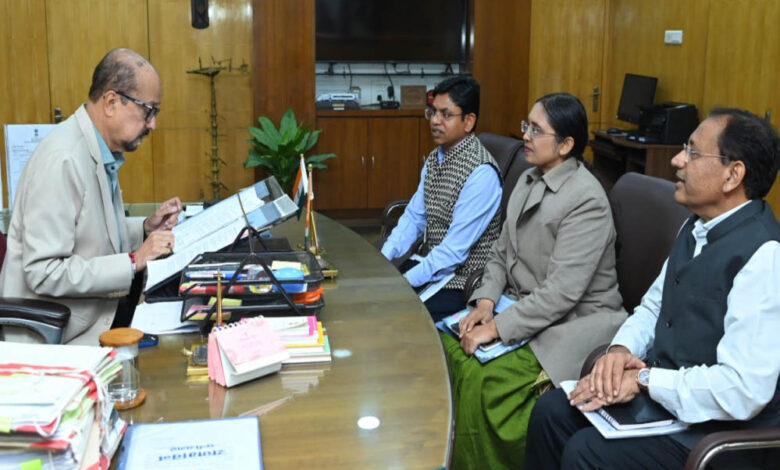 रायपुर-:-राज्यपाल-डेका-ने-गोद-ग्रामों-में-आजीविका-कार्यो-को-गति-देने-के-दिए-निर्देश