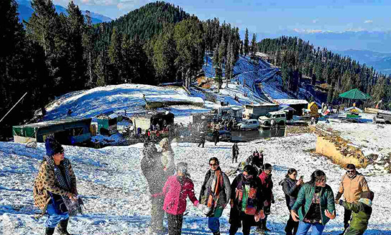 दिल्ली-यूपी-में-बढ़ी-ठंड,-पहाड़ों-पर-बर्फबारी-और-उत्तर-भारत-में-शीत-लहर-का-कहर