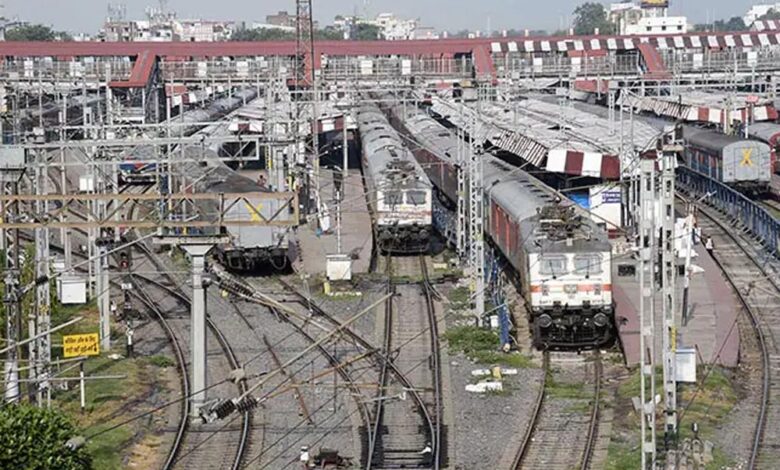 indian-railways-ने-श्रद्धालुओं-के-लिए-दी-राहत!-माघ-मेले-के-दौरान-प्रयाग-स्टेशन-पर-रुकेंगी-ये-ट्रेनें,-देखें-पूरी-लिस्ट