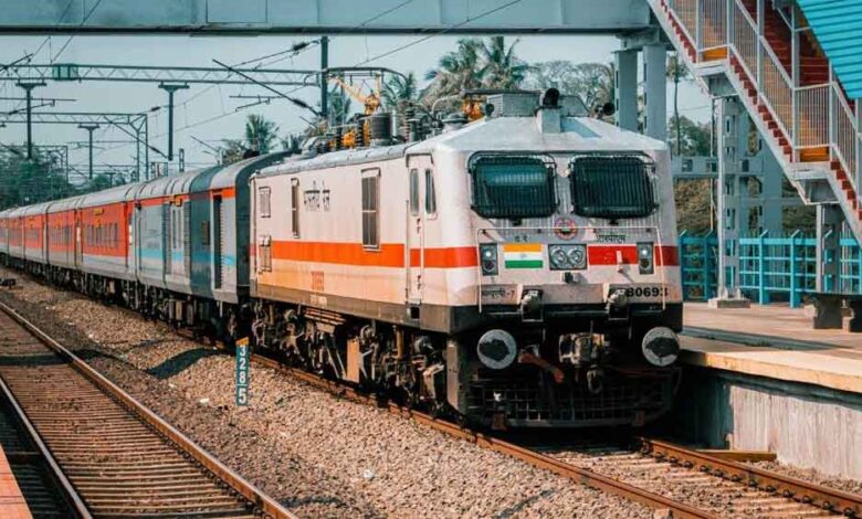 ट्रेन-की-जानकारी-अब-एक-क्लिक-पर,-रेलवे-स्टेशनों-पर-ipis-तकनीक-से-मिलेगा-रियल-टाइम-अपडेट
