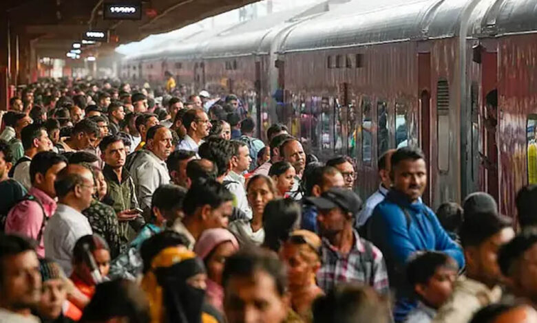 होली-के-दौरान-कंफर्म-टिकट-की-मारामारी!-यूपी-बिहार-रूट-की-इन-ट्रेनों-में-सीटें-फुल