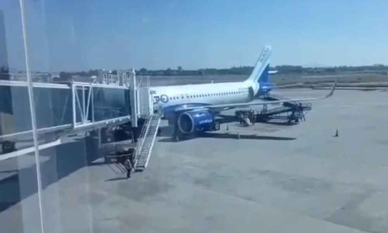 इंदौर-एयरपोर्ट-पर-एयर-इंडिया-एक्सप्रेस-फ्लाइट-की-इमरजेंसी-लैंडिंग,-एक-साल-के-बच्चे-की-मौत