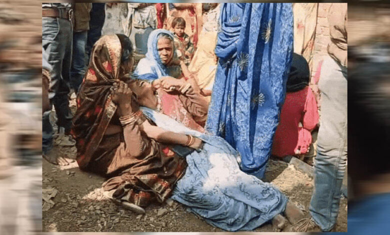 दमोह-में-18-माह-की-बच्ची-का-शव-फांसी-के-फंदे-पर,-माता-पिता-के-साथ-मिला,-इलाके-में-सनसनी