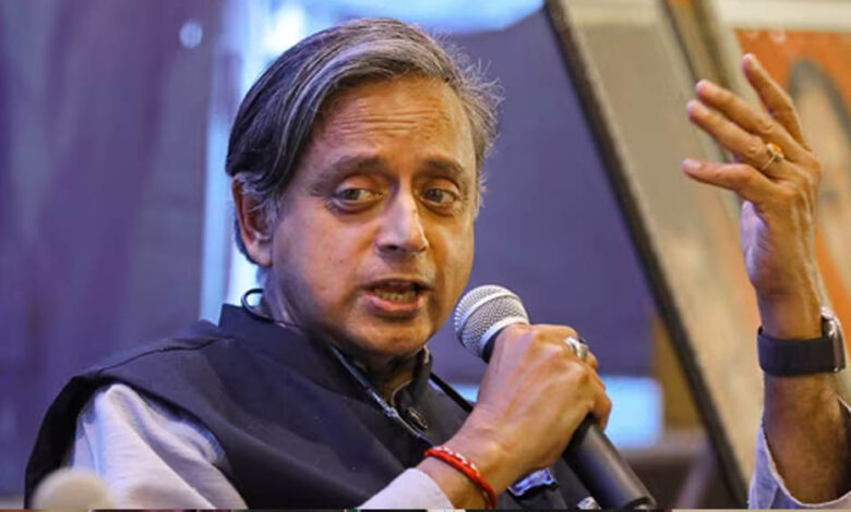 ‘1962-में-नेहरू-के-फैसलों-के-कारण-चीन-से-मिली-हार’,-शशि-थरूर-ने-कहा-–-मैं-उनका-फैन-हूं,-लेकिन…