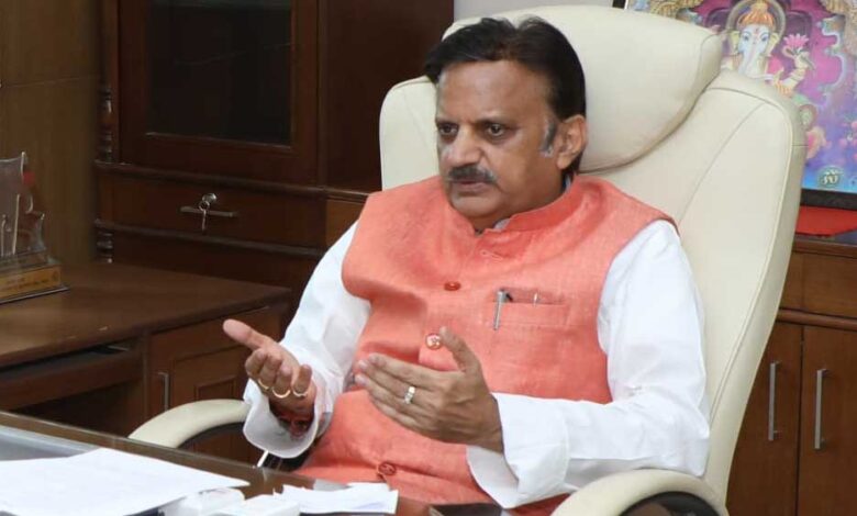 स्वास्थ्य-उपकरणों-की-उपलब्धता-के-साथ-उपयोग-की-सतत-मॉनिटरिंग-करें-:-उप-मुख्यमंत्री-शुक्ल