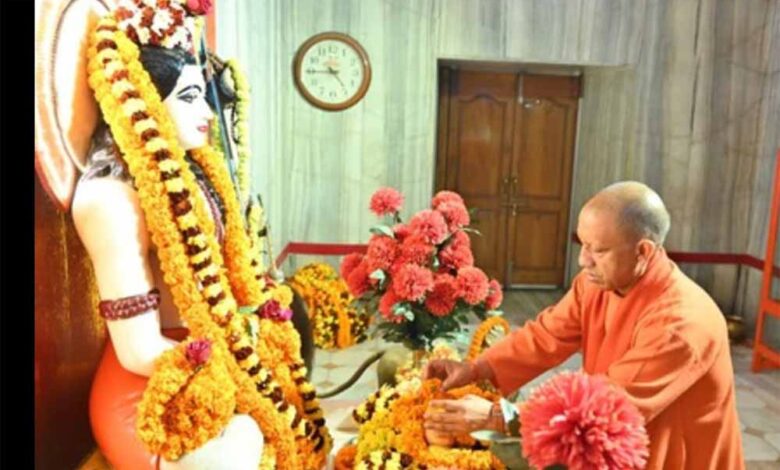 गोरक्षपीठाधीश्वर गुरुवार तड़के अर्पित करेंगे गुरु गोरखनाथ को लोक आस्था की खिचड़ी