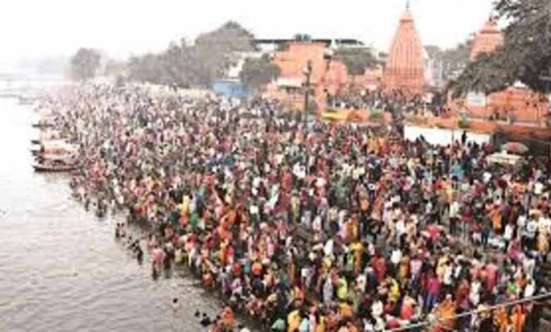 मकर-संक्रांति-पर-राजिम-त्रिवेणी-संगम-में-लगाई-डुबकी,-दीप-दान-कर-महादेव-का-किया-जलाभिषेक