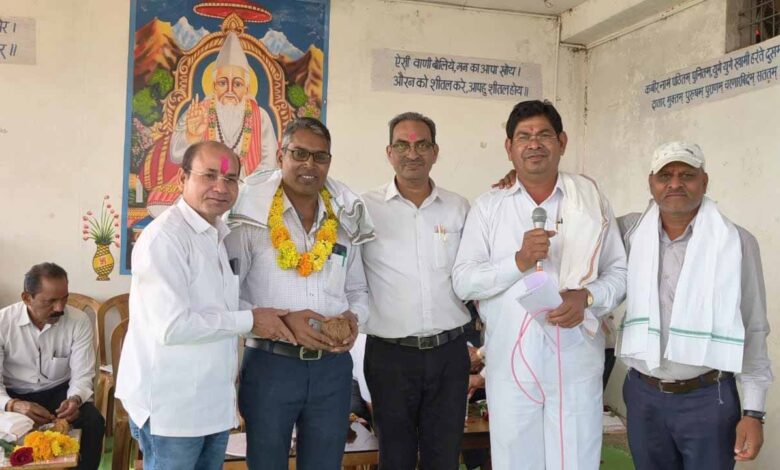 करहीडीह-ईकाई-साहु-समाज-के-शपथ-ग्रहण-समारोह-में-मुख्य-अतिथि-के-रूप-में-तहसील-अध्यक्ष-पोषण-साहू-शामिल-हुए