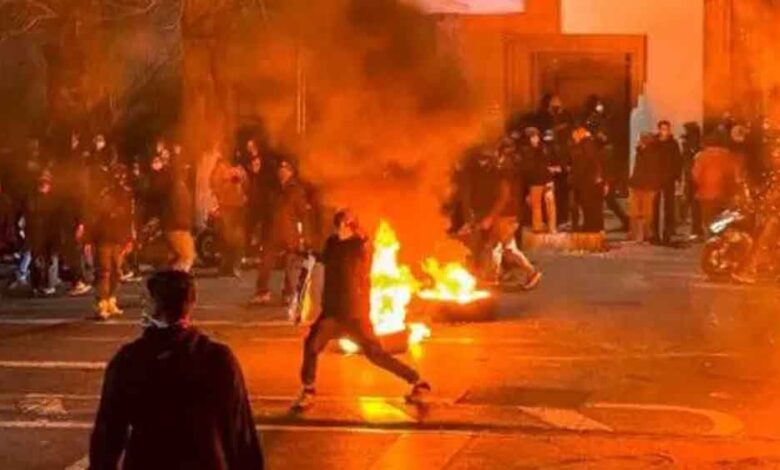 ईरान-में-हालात-बेकाबू,-भारत-ने-अपने-नागरिकों-से-कहा—तुरंत-देश-छोड़ें,-अब-तक-2000-मौतें