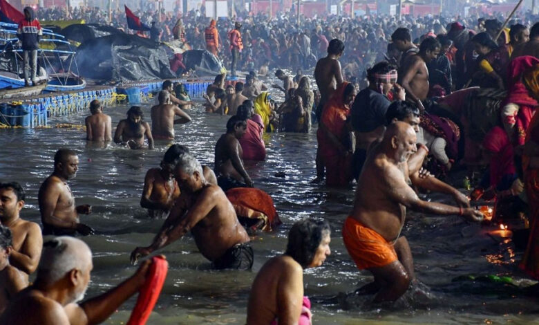 षटतिला-एकादशी,-मकर-संक्रांति-स्नान-के-लिए-संगम-में-उमड़ा-आस्था-का-ज्वार