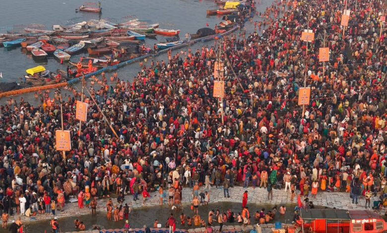 माघ-मेले-में-मकर-संक्रांति-स्नान-पर्व-पर-उठी-आस्था-की-लहर,-1-करोड़-से-अधिक-लोगों-ने-लगाई-पुण्य-की-डुबकी