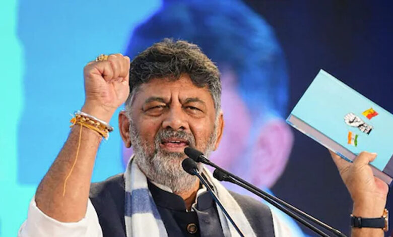 डीके शिवकुमार ने रद्द किया दावोस दौरा, कर्नाटक की राजनीति में उलझे उप-मुख्यमंत्री