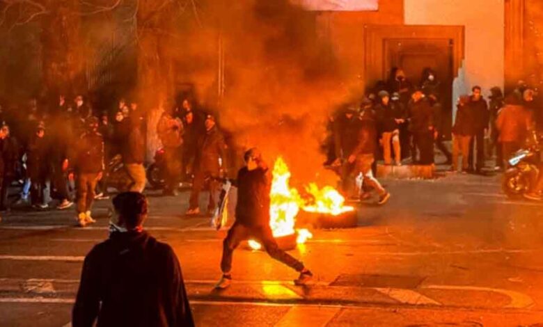 ईरान-में-दमन:-16,000-से-अधिक-प्रदर्शनकारियों-की-मौत,-सीधे-सिर-पर-गोलियों-की-रिपोर्ट