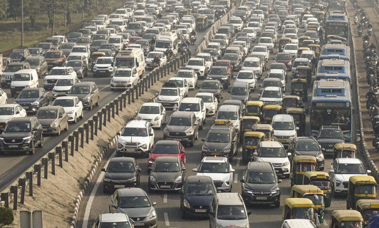 दिल्ली-मेरठ-एक्सप्रेसवे-पर-5-किमी-लंबा-जाम,-हजारों-वाहन-फंसे