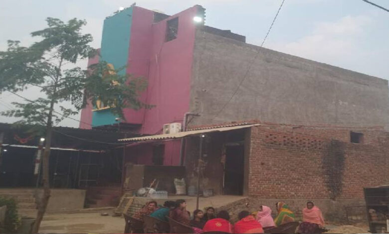 अंबाह-में-डकैतों-का-आतंक:-10-बदमाशों-ने-किन्नर-गुरु-के-घर-2-घंटे-मचाया-उत्पात