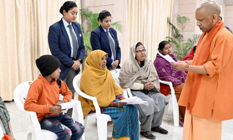 जनता-दर्शन;-बेघर-की-गई-सीमा-को-मिला-न्याय-का-भरोसा