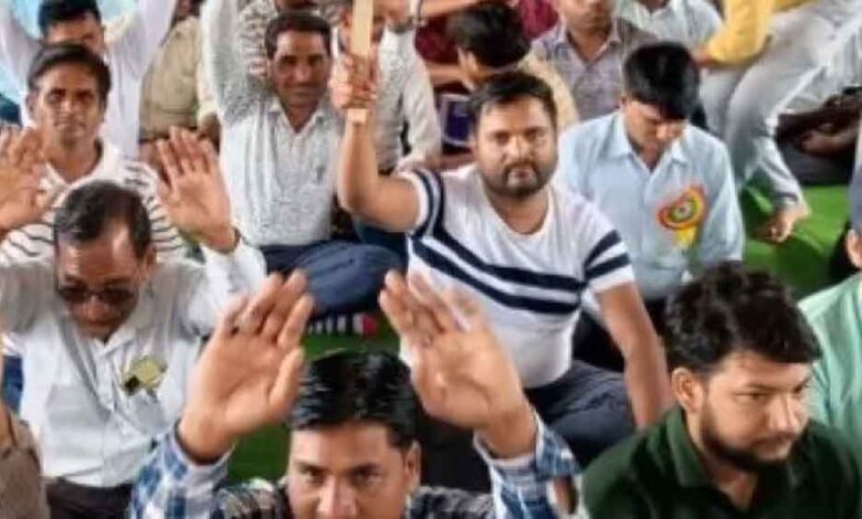 mp-में-12-हजार-आउटसोर्स-कर्मियों-की-नौकरी-पर-संकट,-इस-महीने-तय-होगी-डेडलाइन