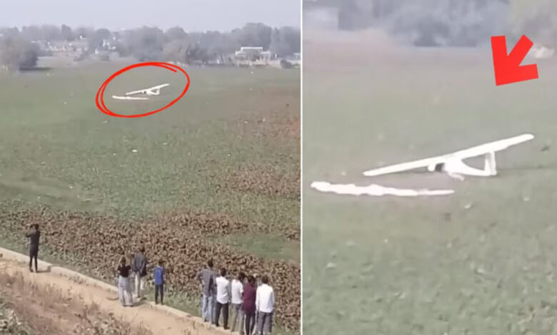 प्रयागराज-में-एयर-फोर्स-का-ट्रेनी-विमान-क्रैश,-तालाब-में-गिरने-से-पहले-छात्रों-ने-पायलट-को-किया-रेस्क्यू