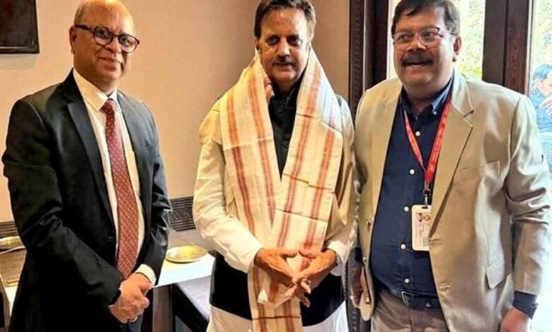 उप-मुख्यमंत्री-शुक्ल-ने-अलायन्स-एयरवेज-के-प्रबंध-निदेशक-सेन-से-रीवा-रायपुर-विमान-सेवा-के-संबंध-में-किया-विमर्श