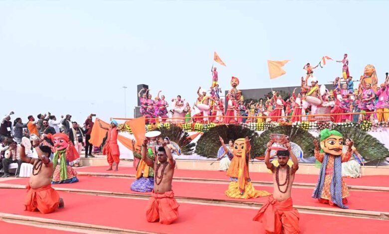 राष्ट्र-प्रेरणा-स्थल-पर-दिखी-उत्तर-प्रदेश-के-उत्सव-की-सतरंगी-छटा