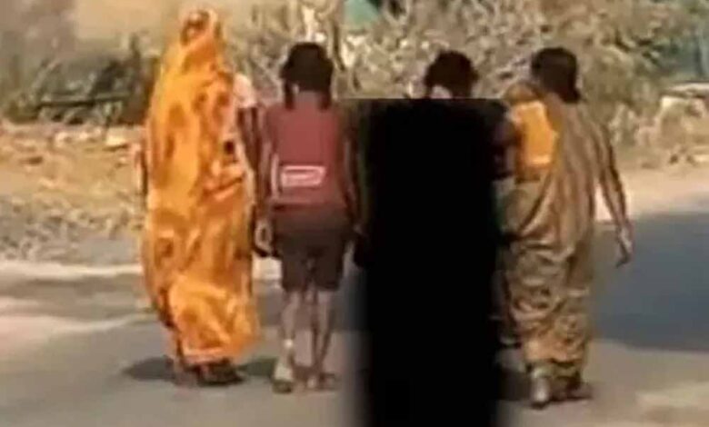 पेंड्रा-में-प्रेमी-संग-भागी-विधवा-महिला,-सामाजिक-अपमान-के-आरोप-में-निर्वस्त्र-कर-घुमाया